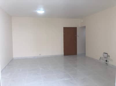 شقة 2 غرفة نوم للايجار في الكرامة، دبي - شقة في بناية الكفاف السكنية الكرامة 2 غرف 65000 درهم - 5037562