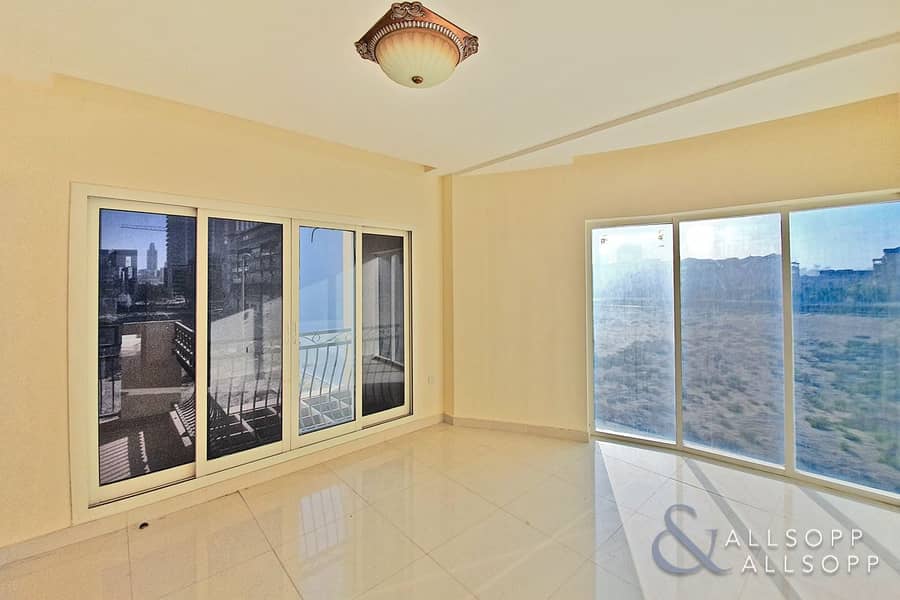 16 Large Corner Unit | Vacant Now | 3 Beds