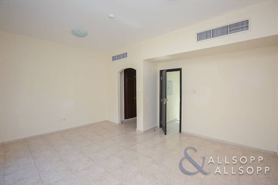 11 Exclusive | 3BR | Next 2 Park and Mall | VOT