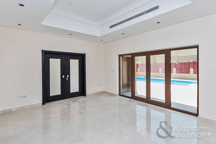 5 Exclusive | 4 Bedrooms | Swimming Pool