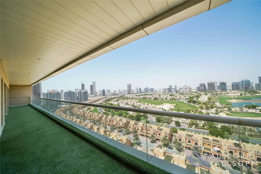 11 Unique Penthouse | Stunning Golf Views | 4 Bed
