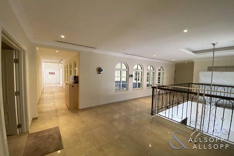 12 Seven Bedrooms | Upgraded | Backing Park