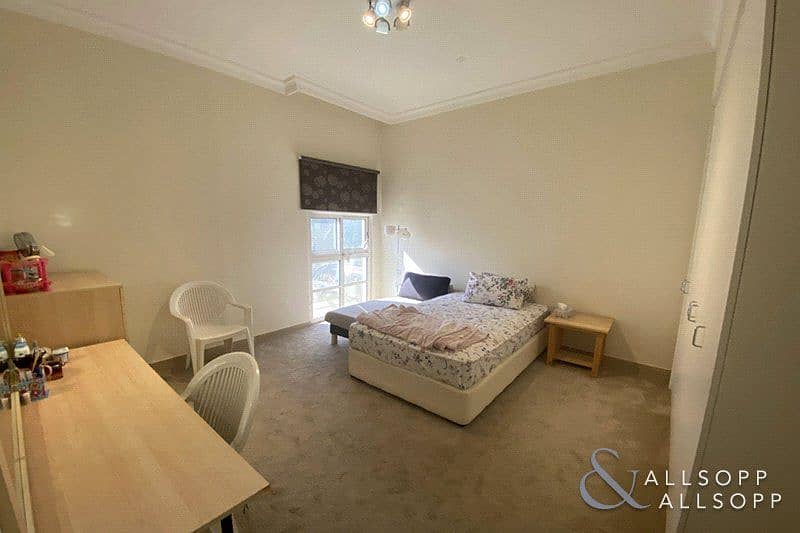 14 Seven Bedrooms | Upgraded | Backing Park