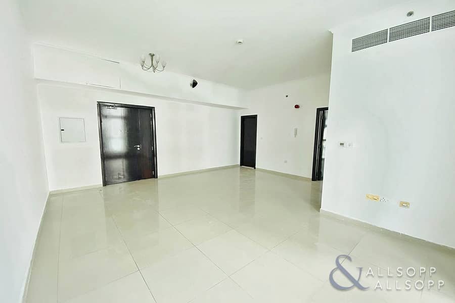 4 Spacious 1 Bedroom | Unfurnished | Vacant