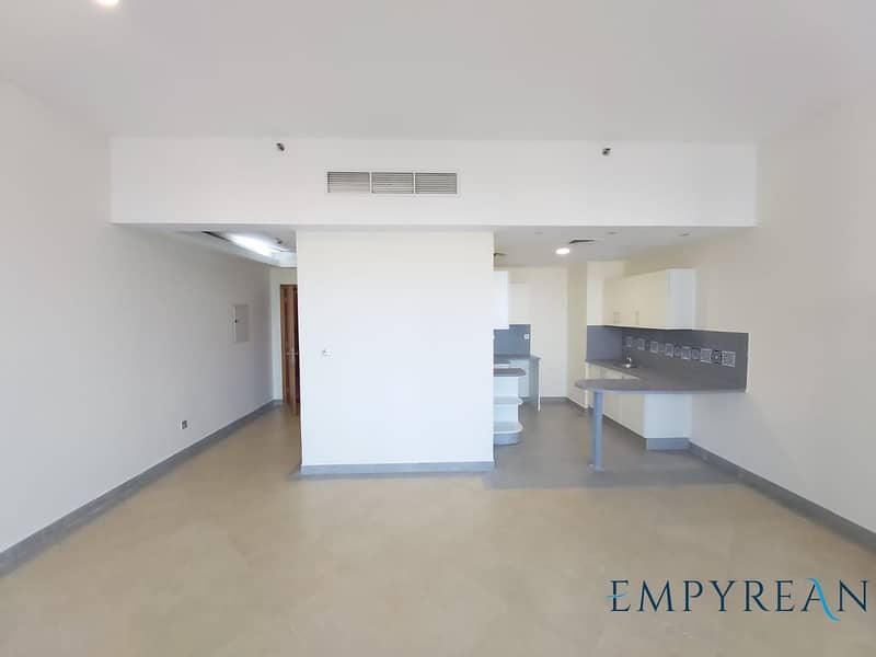 Huge Size Studio | Chiller Free | Near Metro Huge Size Studio | Chiller Free | Near Metro