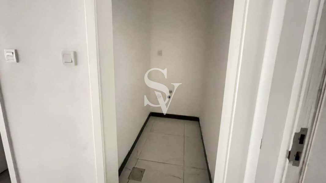 10 Chiller Free| 1BR+L | Walking Distance from Mall