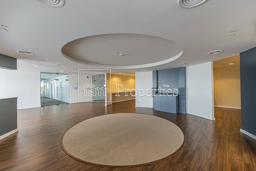 4 Office unit for rent w/ Burj Khalifa view