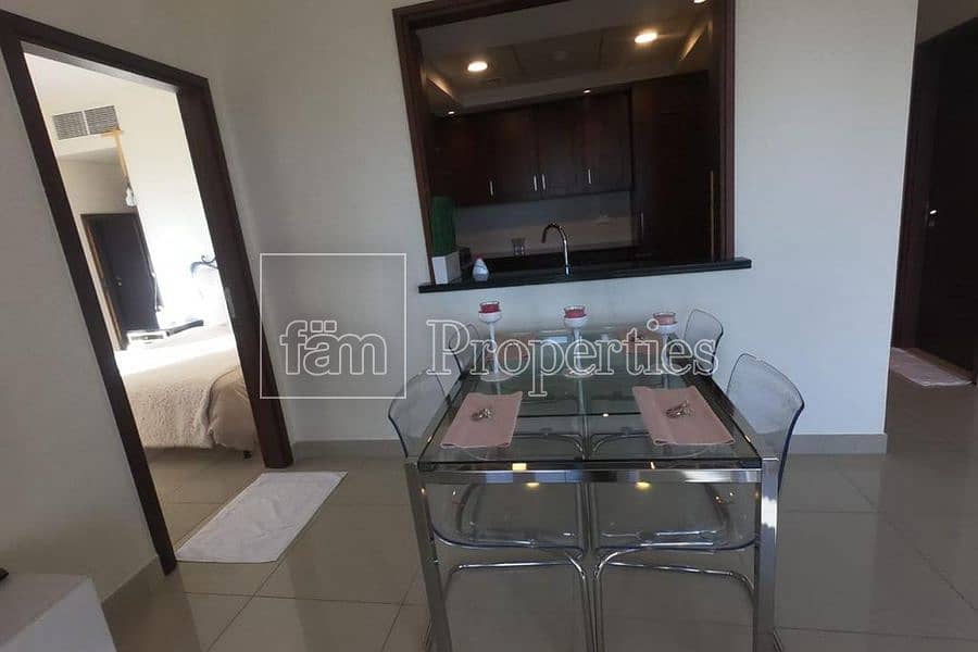 3 Fully furnished apt with luxurious finishes