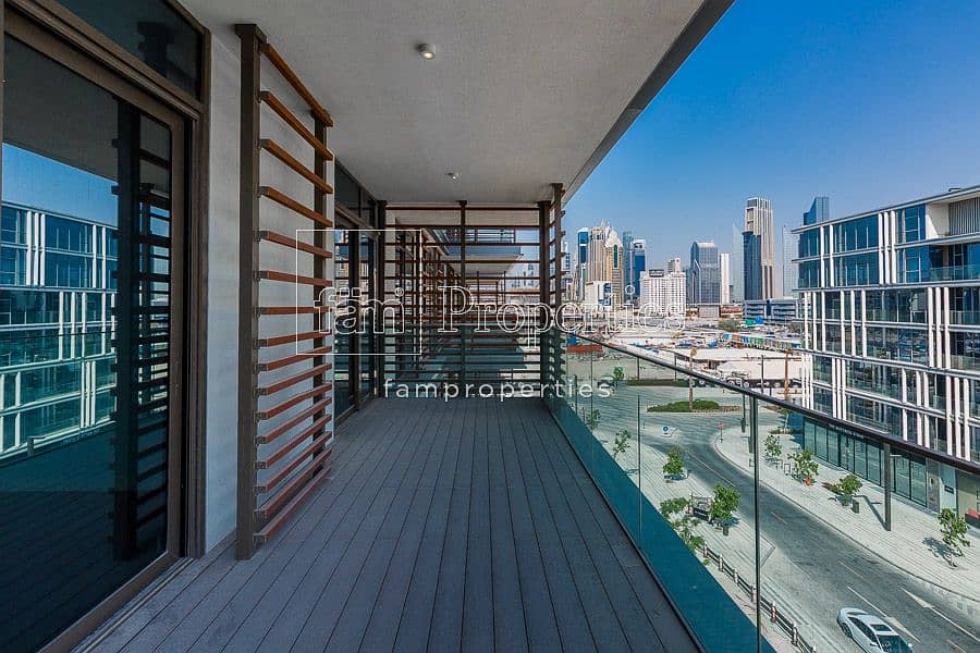 High floor bright unit with open views