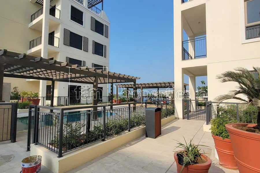 1 Best price Corner unit Courtyard and pool view