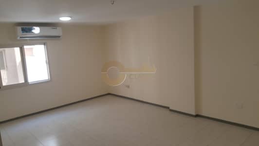 شقة 2 غرفة نوم للايجار في الكرامة، دبي - شقة في بناية شيخ حمدان الكرامة 2 غرف 45000 درهم - 5448792
