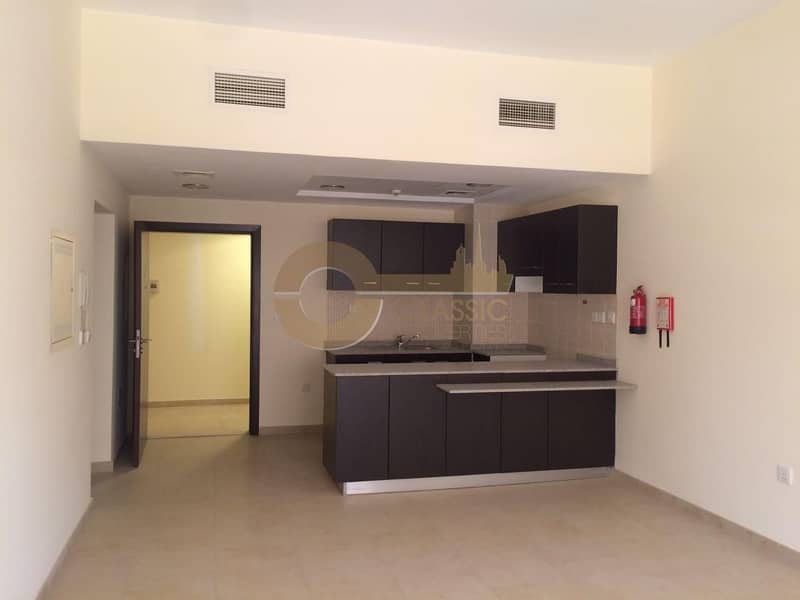 Great Location |1bed |Open kitchen| Balcony