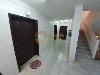 شقة 2 غرفة نوم للايجار في الكرامة، دبي - شقة في بناية شيخ حمدان الكرامة 2 غرف 45000 درهم - 5442548