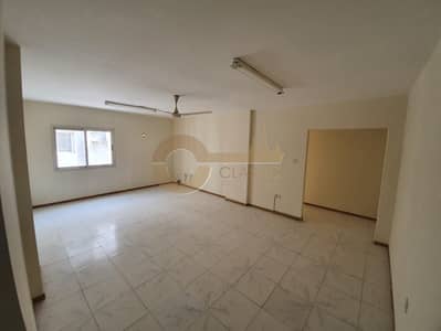 شقة 2 غرفة نوم للايجار في الكرامة، دبي - شقة في بناية شيخ حمدان الكرامة 2 غرف 45000 درهم - 5448728