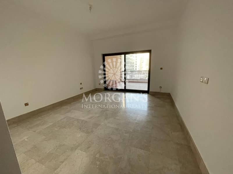 8 Vacant/Huge Terrace/Unfurnished