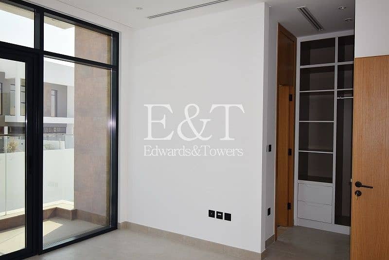 13 Modern Luxury 4 beds + maids townhouse