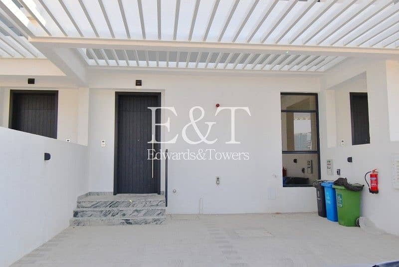 2 4 Beds|MODERN | CONTEMPORARY | BRAND NEW townhouse