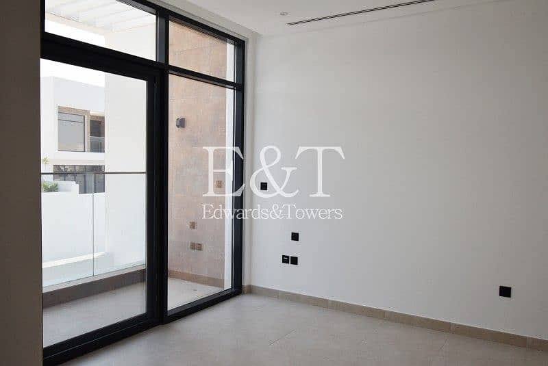 13 4 Beds|MODERN | CONTEMPORARY | BRAND NEW townhouse