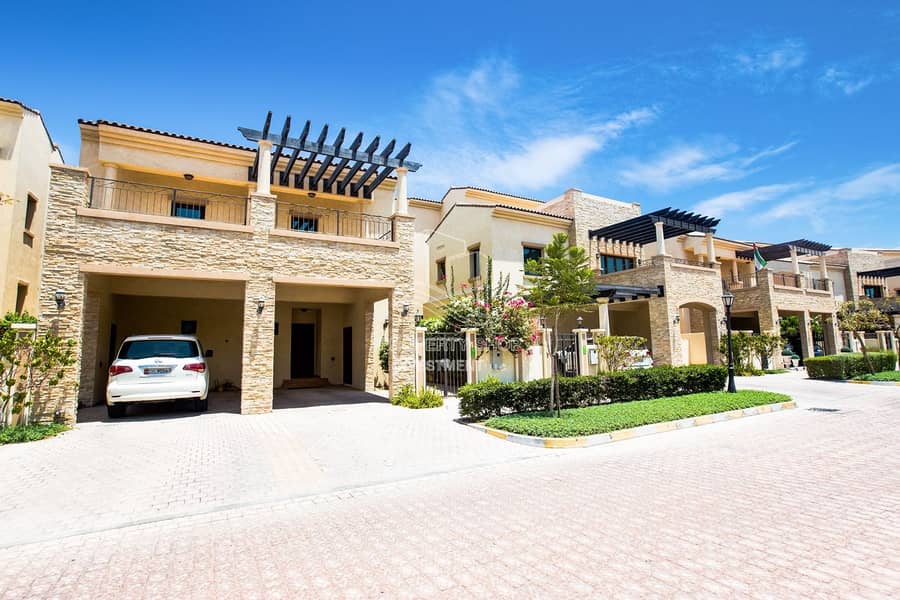 Exquisite Huge Layout Villa with Peaceful Living!