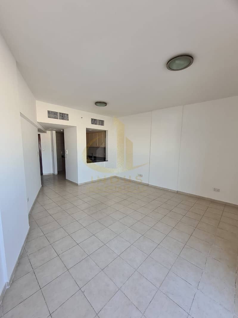 Spacious Studio | Close to Metro | 4 cheques