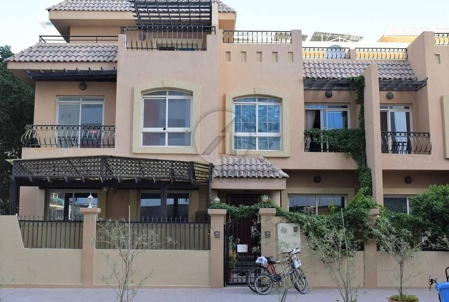 Spacious Converted 9 BR Townhouse in Diamond Views