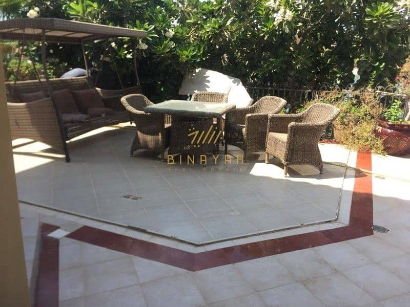 5 Furnished 6 bed + maid / Private beach