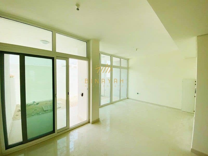 Single Row | 3 Bed+maid |On the pool & Park Single Row | 3 Bed+maid |On the pool & Park