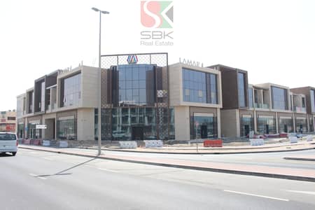 محل تجاري  للايجار في جميرا، دبي - محل تجاري في لامار جميرا 3 جميرا 330000 درهم - 5486525