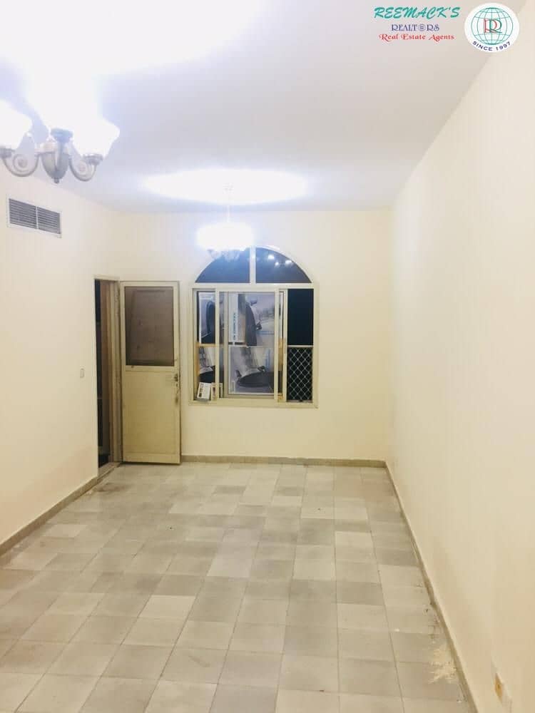 Huge 2 Bedroom Hall Central A. C, Balcony, Parking main Road
