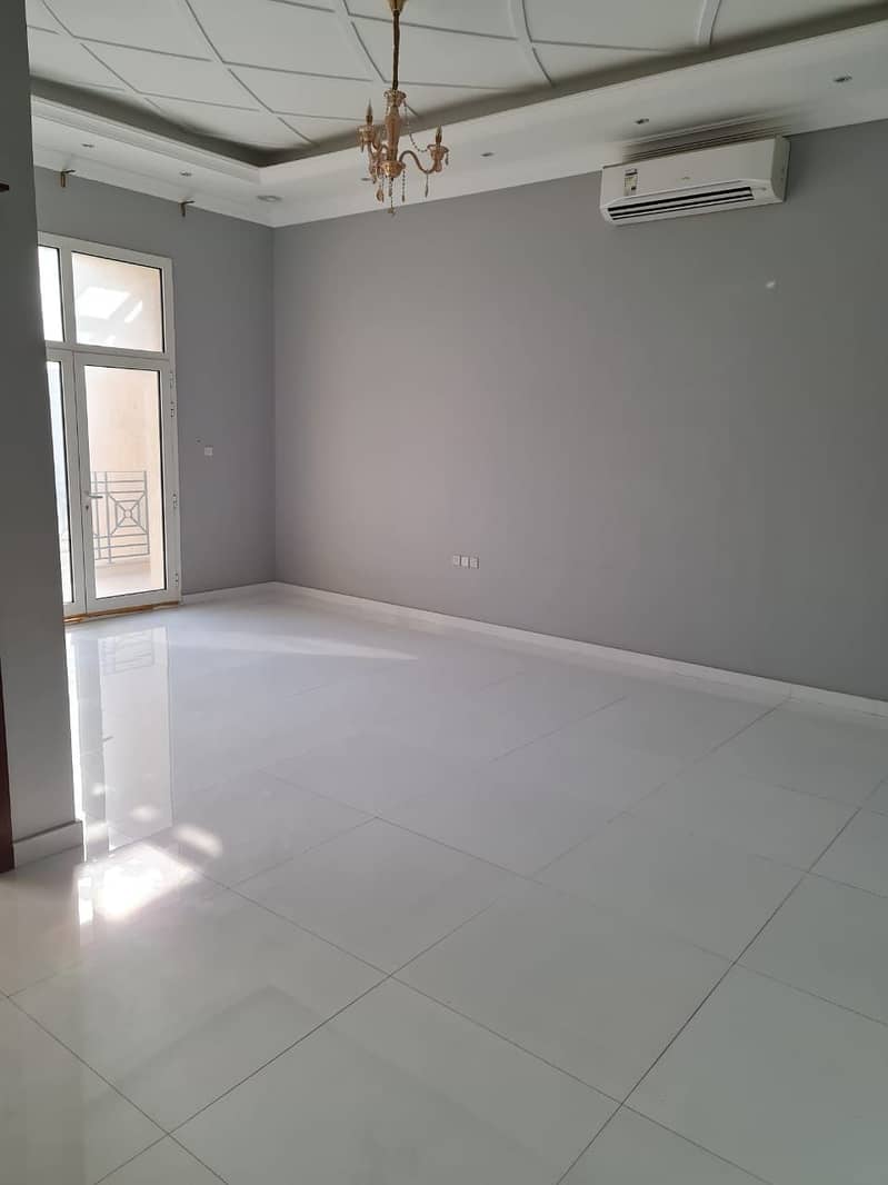 Hot offer Lavish 4bhk villa| Maid Room| Hoshi area |rent 90000 AED| Sharjah