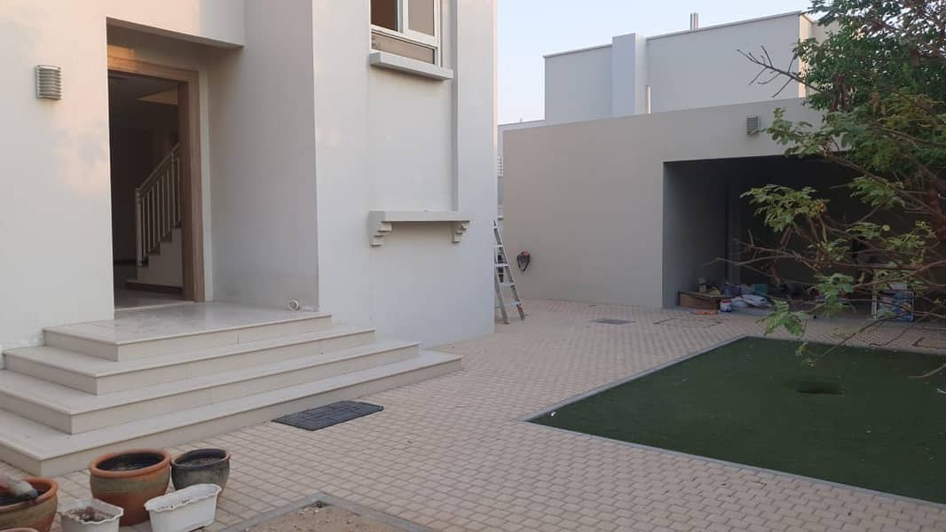 Spacious luxury 3bhk villa with maid room, wardrobe ,garden rent 80k