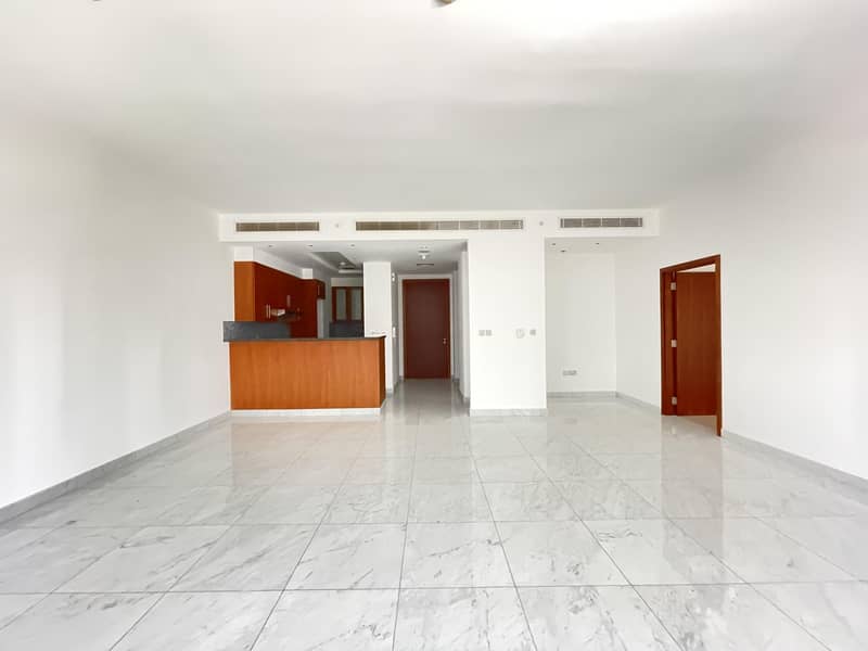 Investment Deal | Spacious & Bright | High Floor |