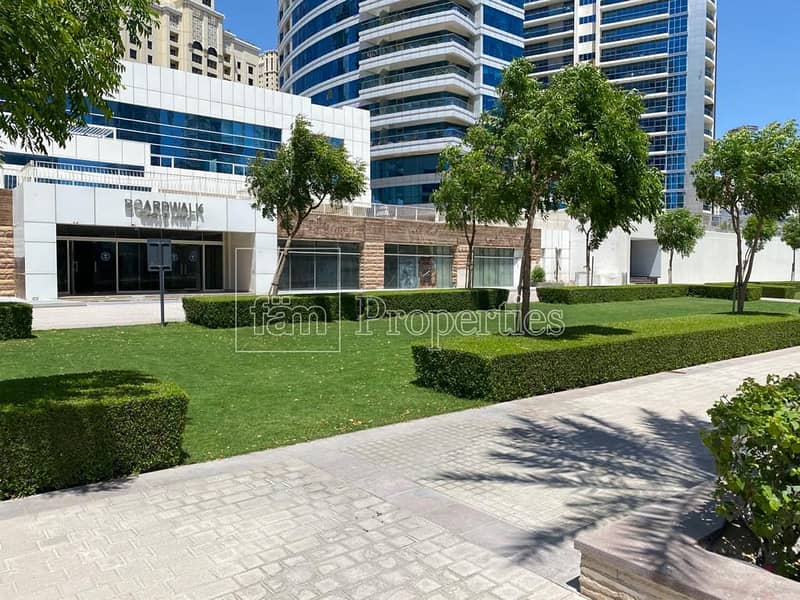 16 Exclusive | Waterfront | Marina and park|Vacant