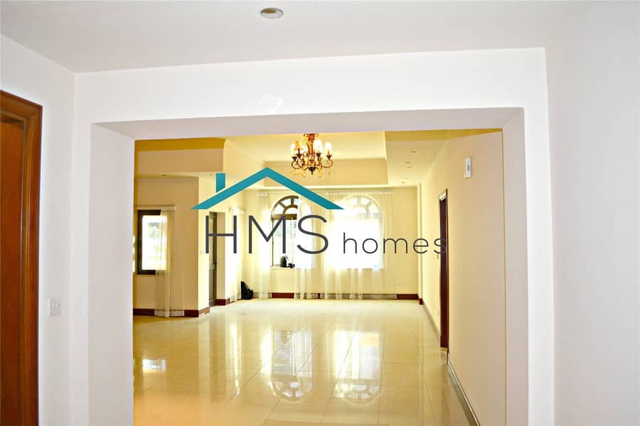 1 bed | 3 floors | Townhouse close to the Mall
