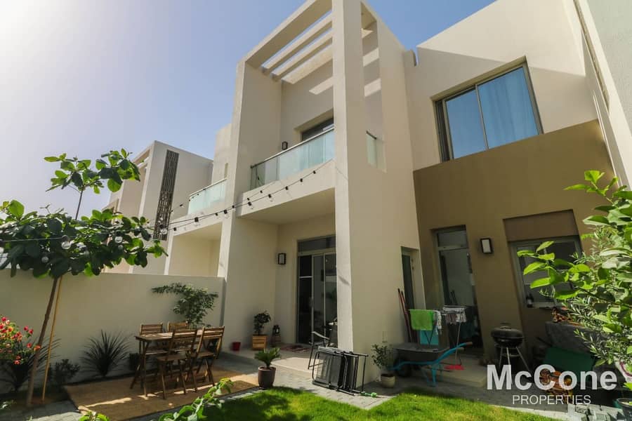 23 Exclusive | Resale | Spacious | Pool and Park View