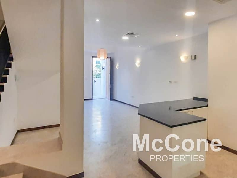 2 Spacious Unit l Rooftop Pool l Basement and Garden