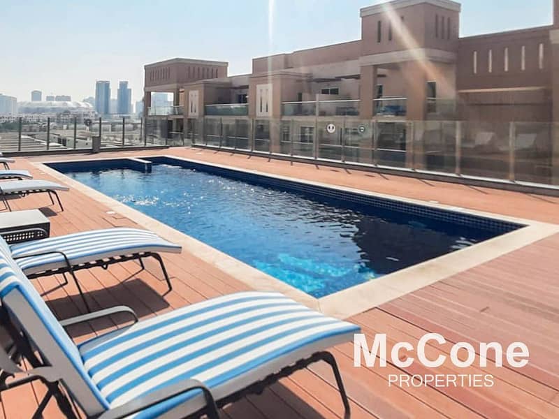 9 Spacious Unit l Rooftop Pool l Basement and Garden