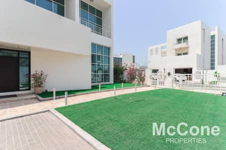 4 Bedroom Villa for Sale in Al Sufouh, Dubai - Exclusive | Single Row | Next to Sheikh Zayed Road