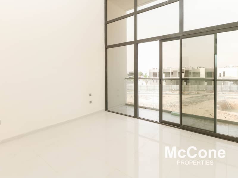Huge Plot Size | View Today | Close to Amenities Huge Plot Size | View Today | Close to Amenities