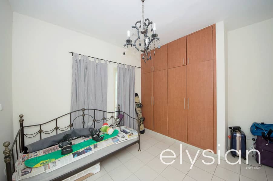 13 Stunning 2 Bed | Huge Balcony | Prime Location
