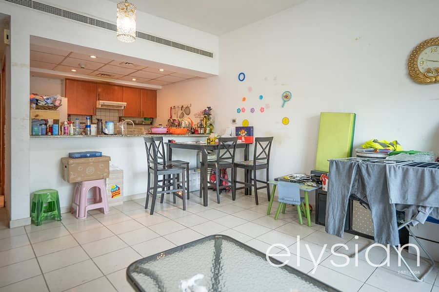 3 Lovely 1 Bedroom | Great Outdoor Space | VOT