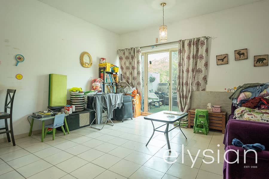 4 Lovely 1 Bedroom | Great Outdoor Space | VOT