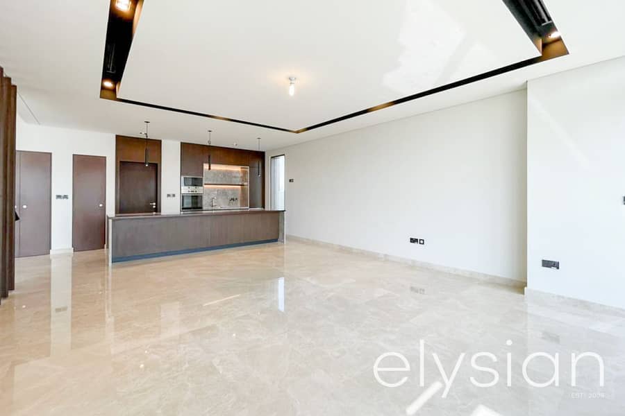 6 Re sale | B2 Contemporary | Huge layout