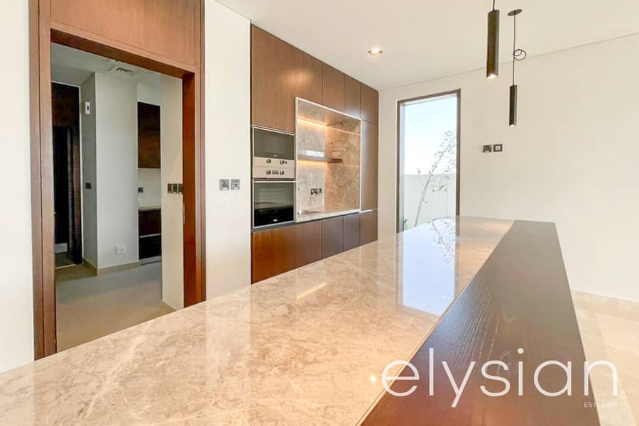 7 Re sale | B2 Contemporary | Huge layout