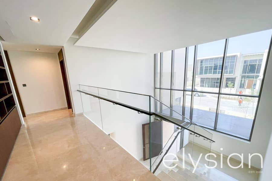 12 Re sale | B2 Contemporary | Huge layout