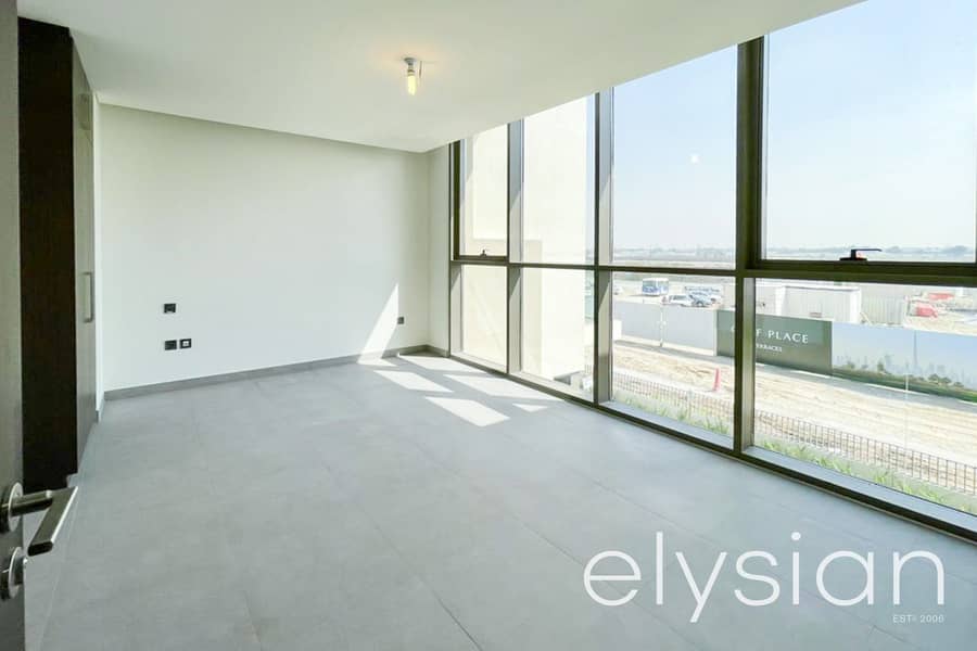 18 Re sale | B2 Contemporary | Huge layout