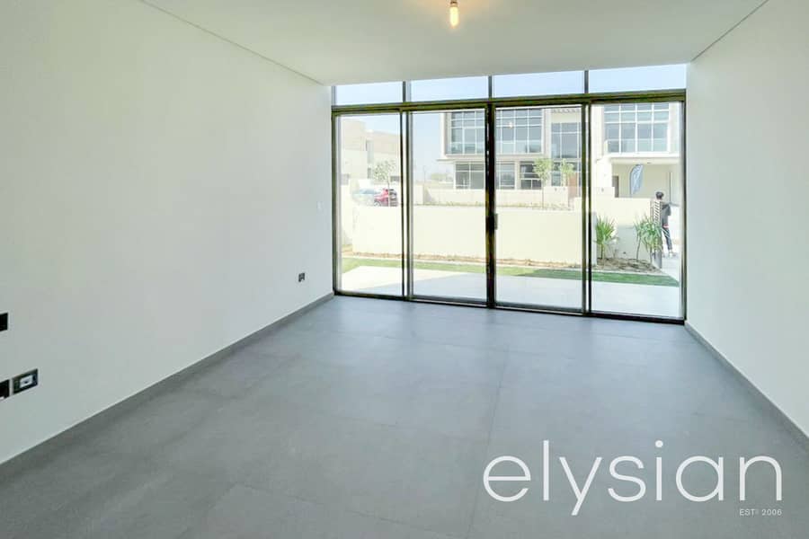 21 Re sale | B2 Contemporary | Huge layout