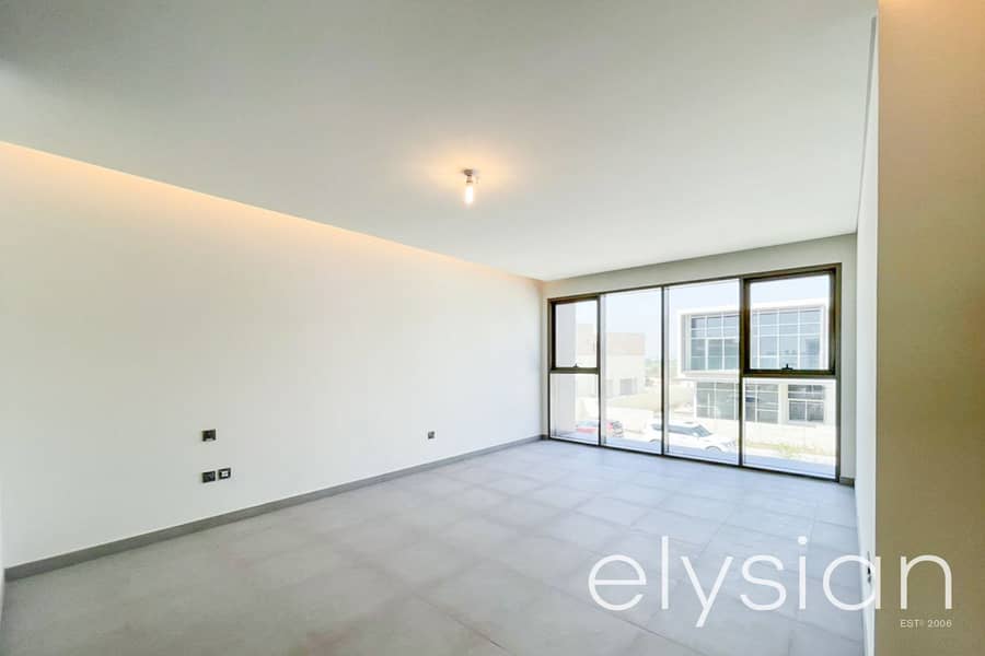 25 Re sale | B2 Contemporary | Huge layout