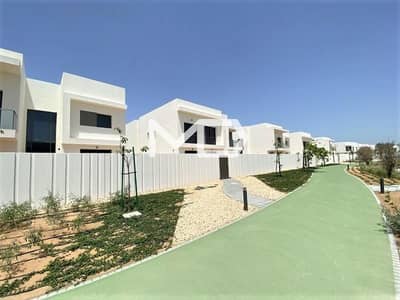 3 Bedroom Townhouse for Rent in Yas Island, Abu Dhabi - Landscaped Garden | Available to move in now | Brand New Unit