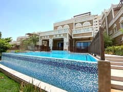 Majestic Villa with private pool in the Crescent, Palm Jumeirah